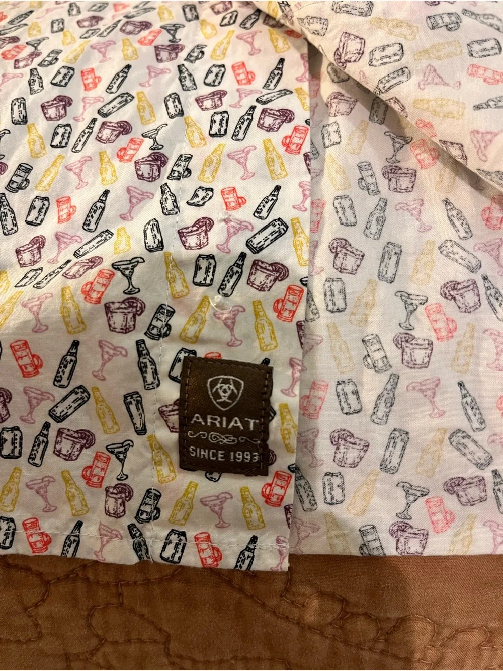Ariat Button-Front Short Sleeve XL Adult Beverage Pattern Breast Pocket